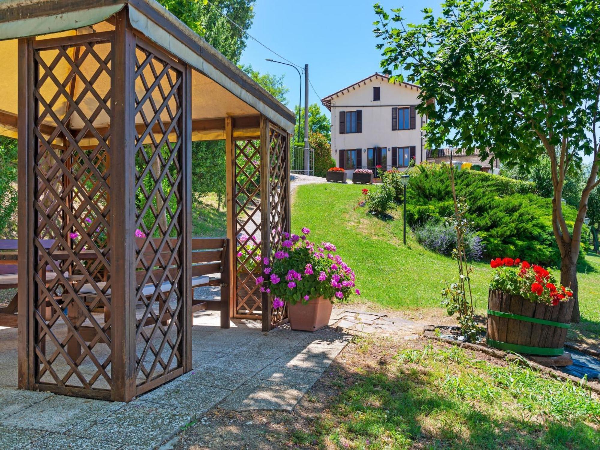 Nice Flat In Arcevia With Swimming Pool Exterior photo